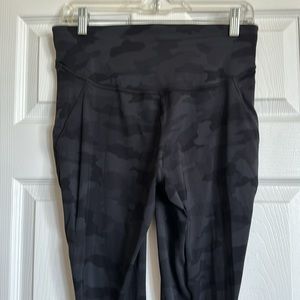 BASE PACE HIGH-RISE CROP 23"
Heritage 365 Camo Deep Coal Multi
Size: 10